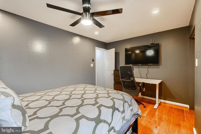 Building Photo - 624 Jasper St