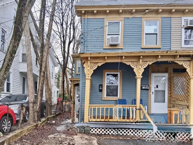 Building Photo - 325 N Laurel St