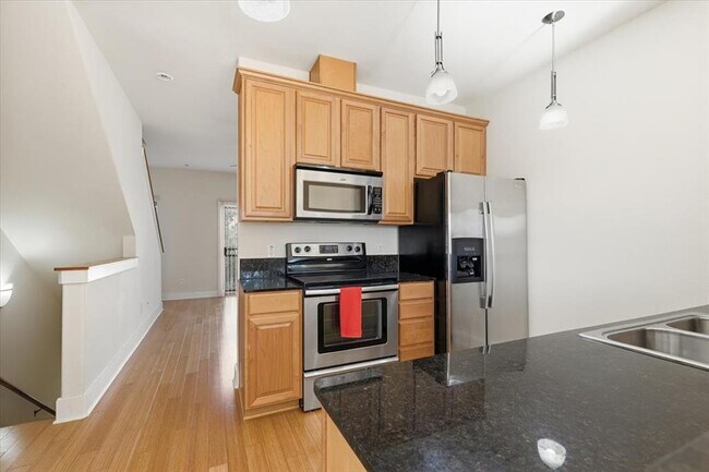 Building Photo - 13420 Lyndhurst St
