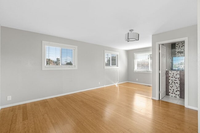 Building Photo - Spacious 4BR/3BA Home in Top-Rated School District!