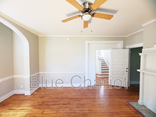 Building Photo - 303 Broad St W