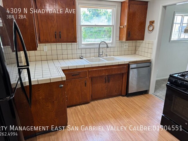 Building Photo - 4309 N Shadydale Ave