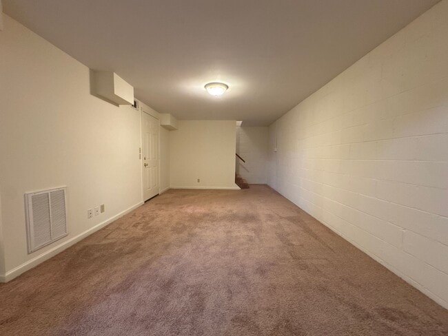 Building Photo - Spacious 3 Bed / 2 Bath Duplex in Lebanon – Comfortable Living with Convenient Location