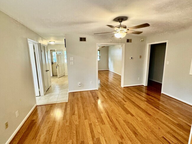 Building Photo - Newly Painted 4BR/2BA house in Pembroke Me...