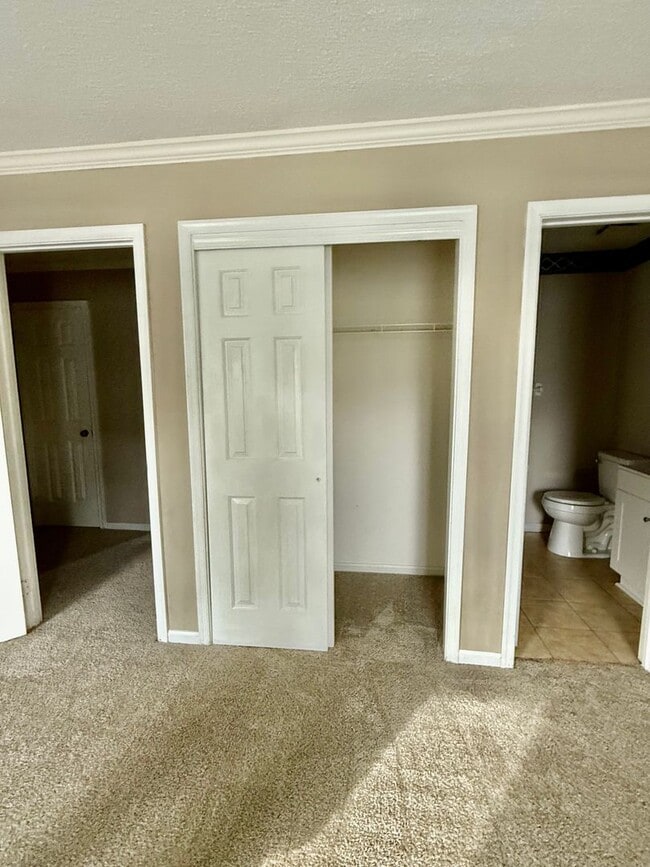 Building Photo - 3BD/2.5BA Brick Townhouse in Washington Commons off of Great Neck! Renovated throughout!