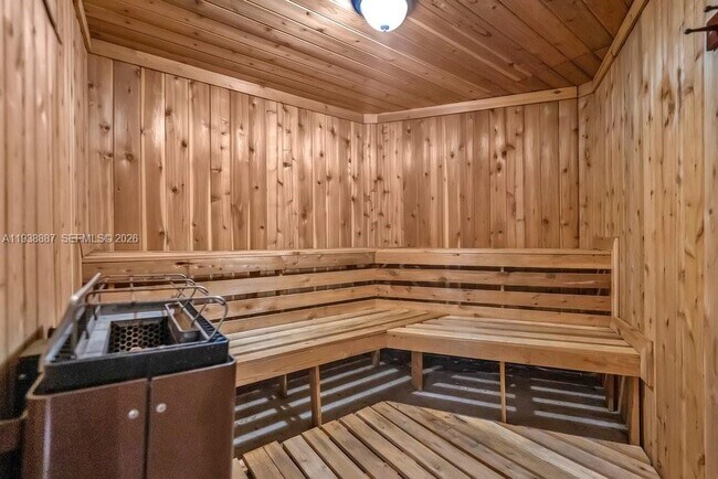 Building Photo - 105 Royal Pk Dr