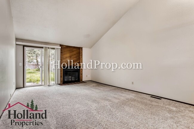 Building Photo - Great Tigard Duplex in Prime Location!