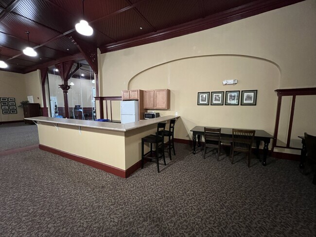 Building Photo - 2601 Hume Dr