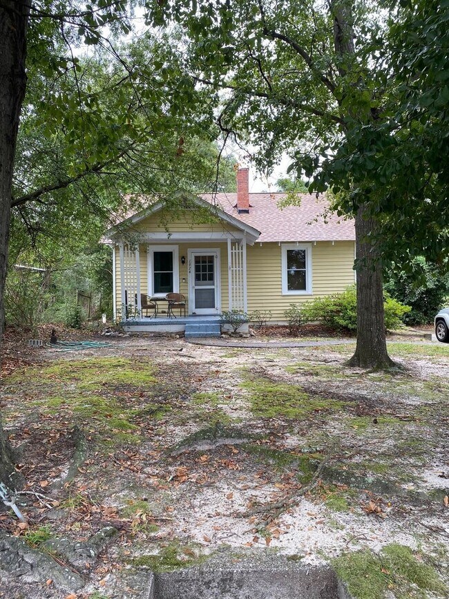 Primary Photo - Furnished Home for Rent - Utilities included!