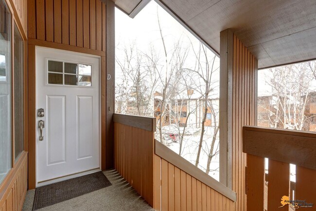 Building Photo - South Anchorage 2 bed/2 bath Condo with Garage and In Unit Laundry