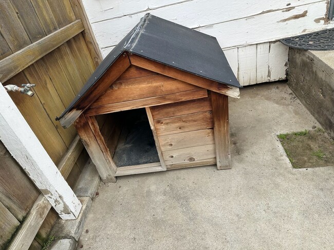 Building Photo - 14733 Jackson Ave