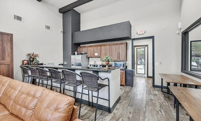 Building Photo - 555 E Silverado Ranch Blvd