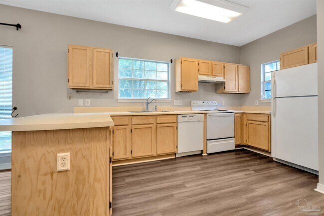 Building Photo - 208 Wildflower Ln