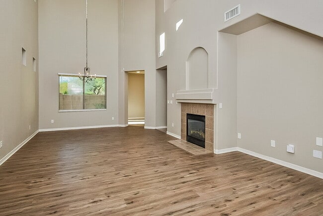 Building Photo - 122 E Camino Limon Verde