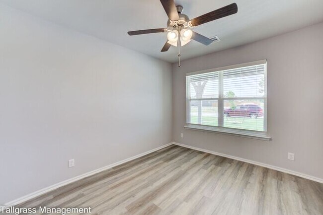 Building Photo - 4/2/2 in Broken Arrow!