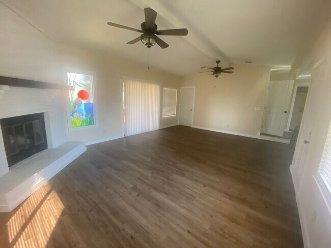 Building Photo - Expansive, Custom Home on East Bay!