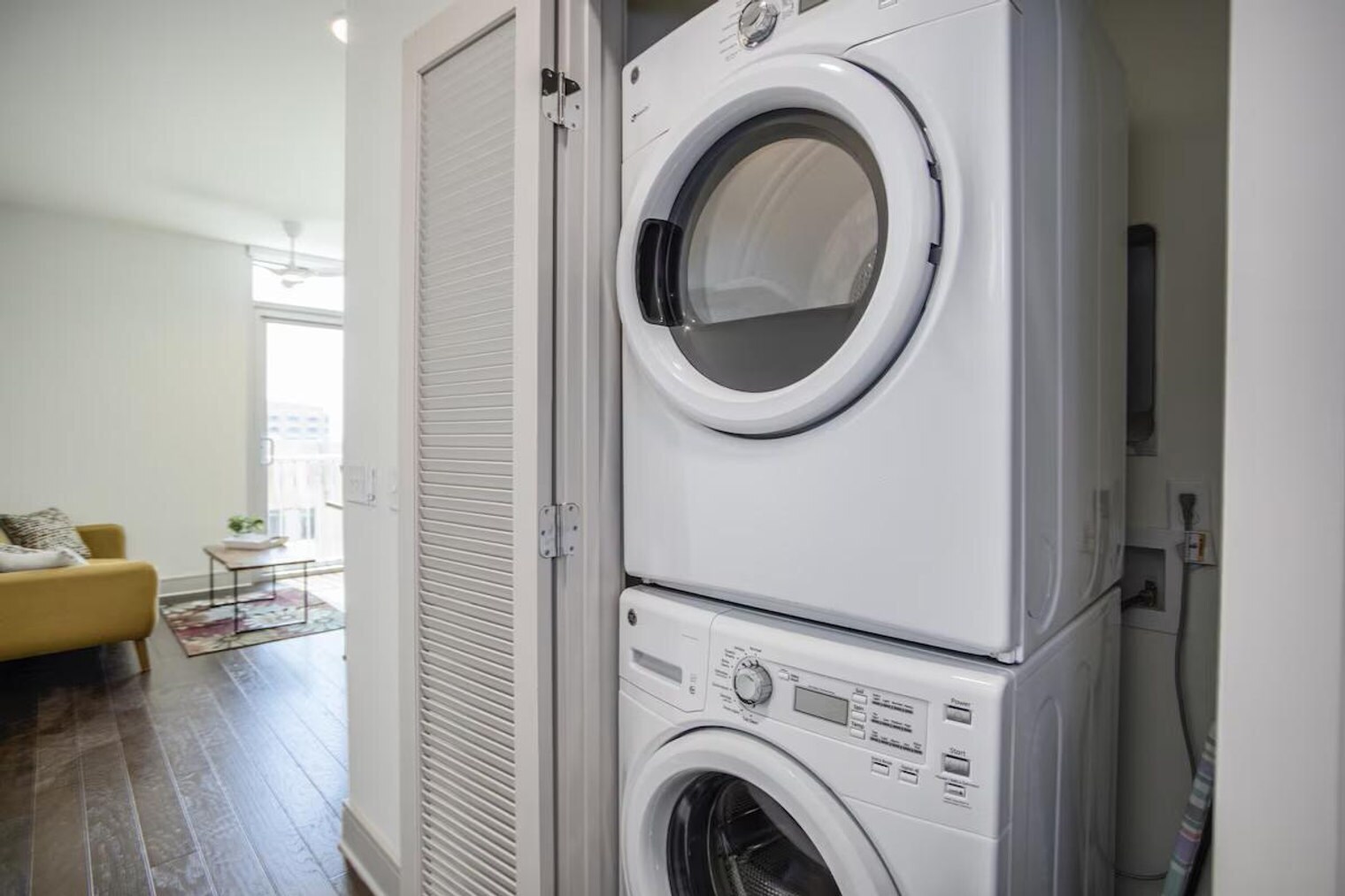 Building Photo - 6800 Main St