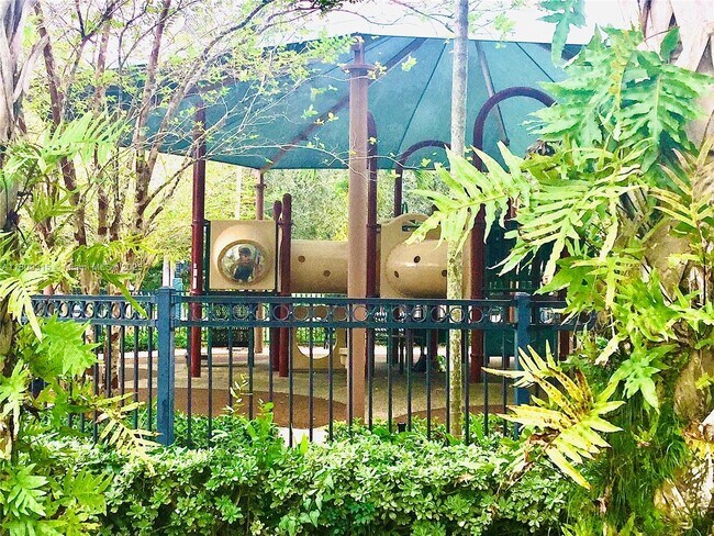 Building Photo - 2701 S Palm Aire Dr