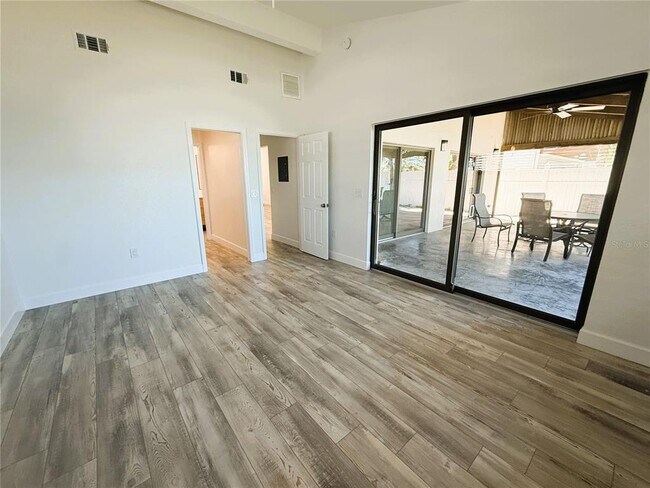 Building Photo - 468 20th Ave