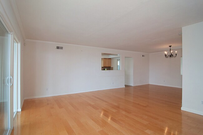Building Photo - LIVE IN LA JOLLA!  LOVELY LA JOLLA HOME WI...