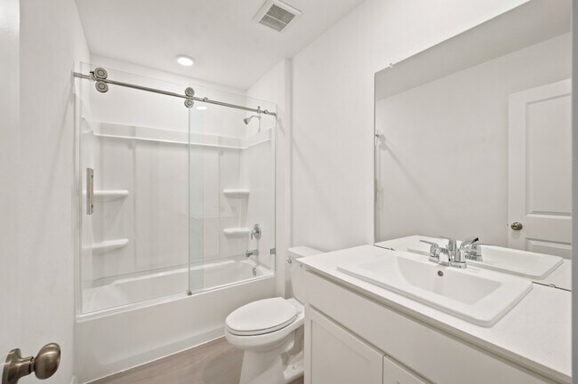 Building Photo - 702 Umbrella Tree Dr