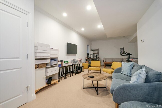 Building Photo - 23 Cedar Pl