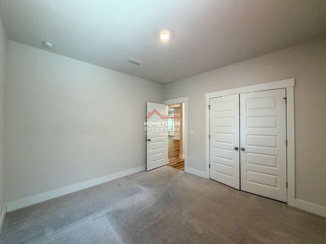 Building Photo - 220 Camellia Dr