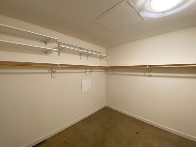 Walk-in Closet - The Elliott Building