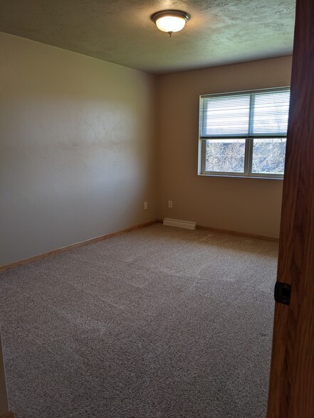 Up Bed 1 - 5335 Brookview Dr