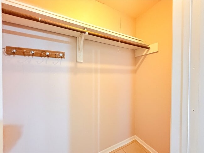 Building Photo - 208 Laurie Ln