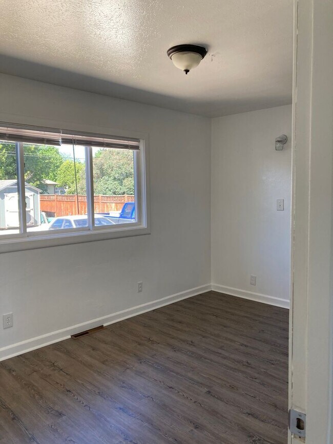 Building Photo - 2432 S 5th St W