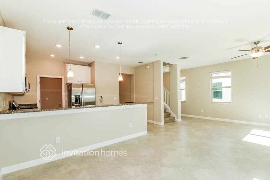 Building Photo - 2865 Coach Manors Way