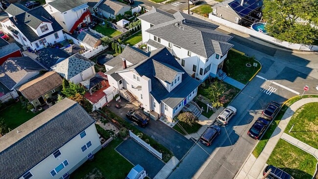 Building Photo - 1041 Stonewall Ln