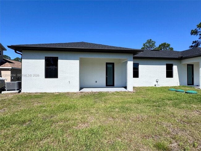 Building Photo - 819 Eisenhower Blvd