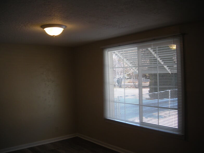 Building Photo - 3972 Hawthorne Rd