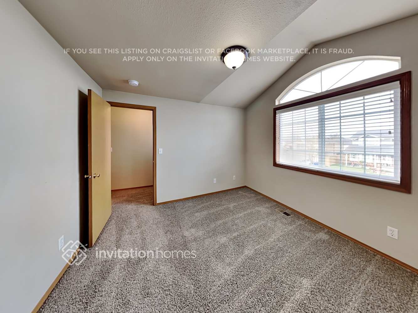 Building Photo - 1608 St Ct E