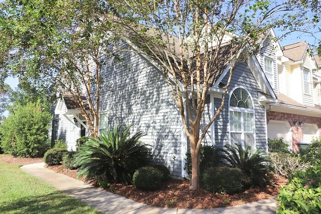 Building Photo - Grand Oaks Plantation