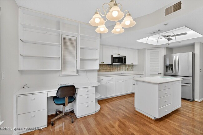 Building Photo - 102 Riverside Dr