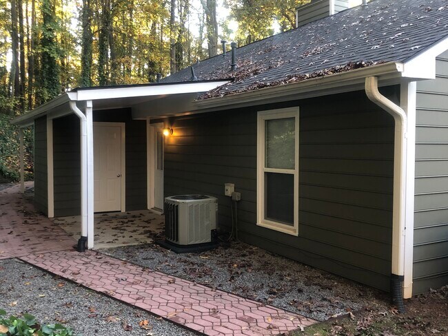 Building Photo - 4067 Coopers Hill Dr SE