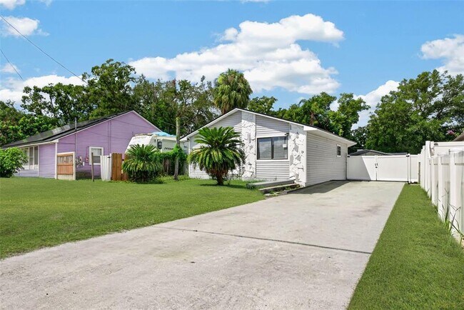 Building Photo - 8114 N Edison Ave