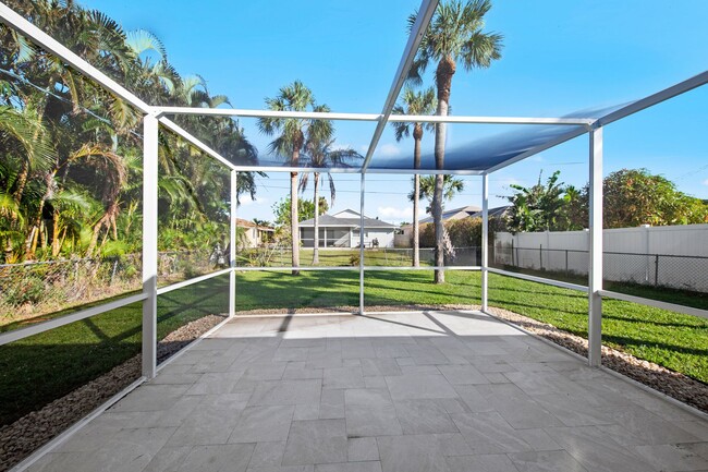 Building Photo - ANNUAL RENTAL - 2 BED / 2 BATH ATTACHED GA...