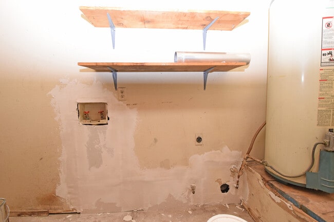 Building Photo - King Albert