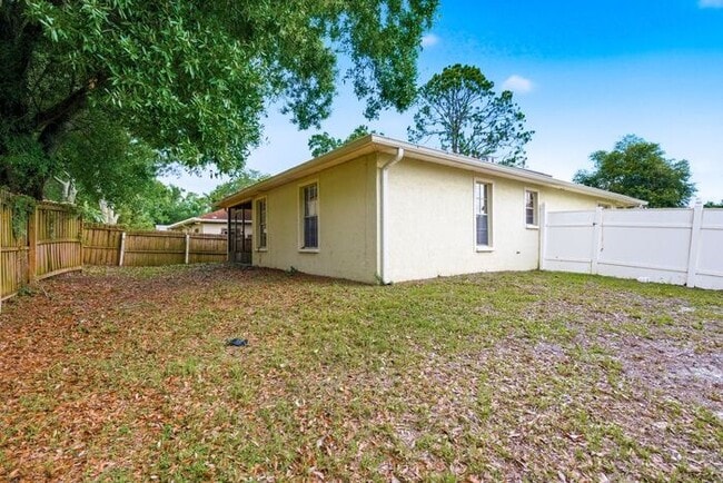 Building Photo - Single Family Home in Lake St George