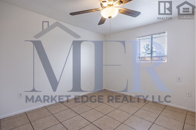 Building Photo - 5Bed/2Bath Home at 35th Ave/Cactus! $1799 ...