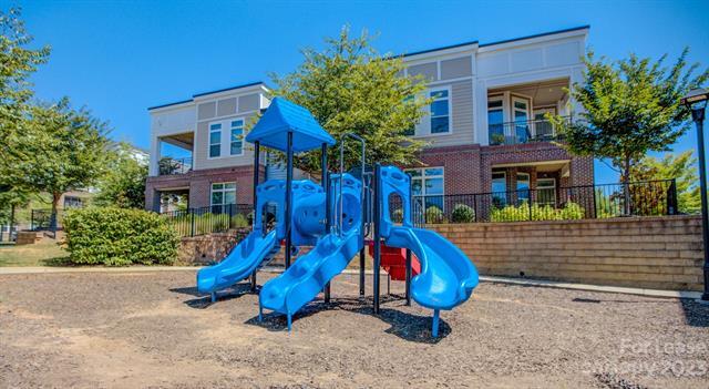 Building Photo - 16408 Holly Crest Ln