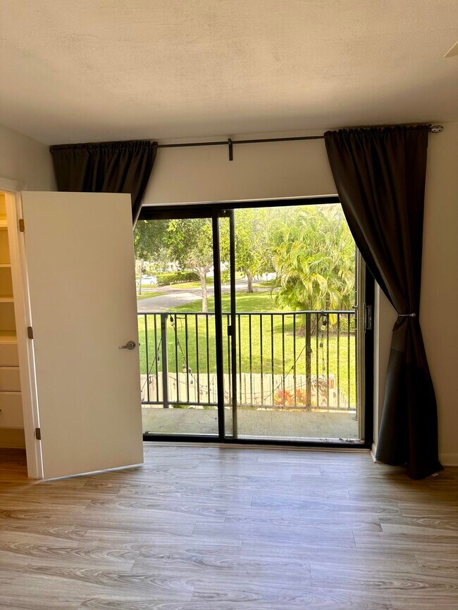 Building Photo - 2899 SW 22nd Cir