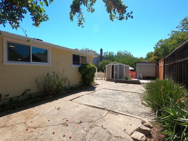 Building Photo - CHARMING TWO BEDROOM SAN RAFAEL HOME A FEW BLOCKS FROM DOWNTOWN