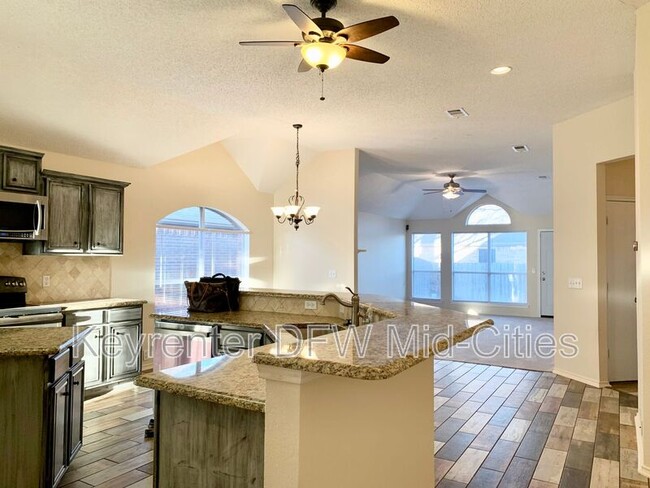 Building Photo - 2606 Lonesome Oak Dr