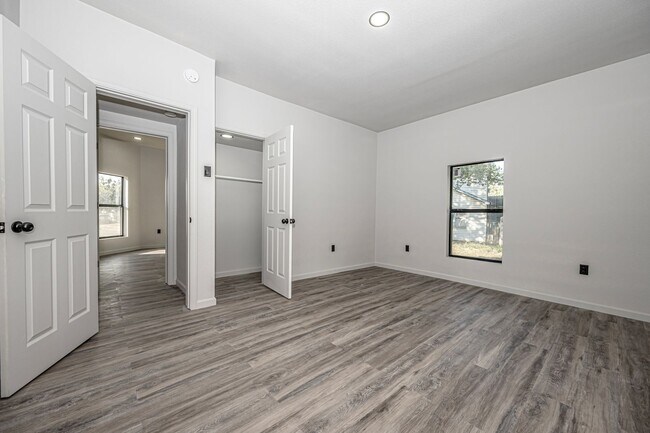 Building Photo - 731/735 8th Yellow Duplex
