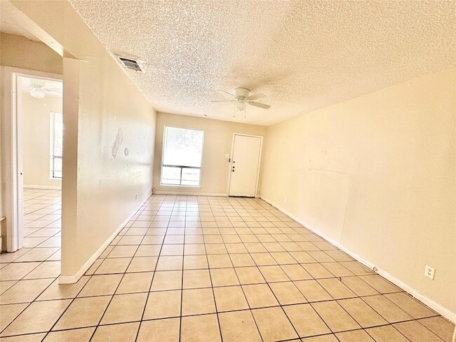 Building Photo - 207 W William Cannon Dr